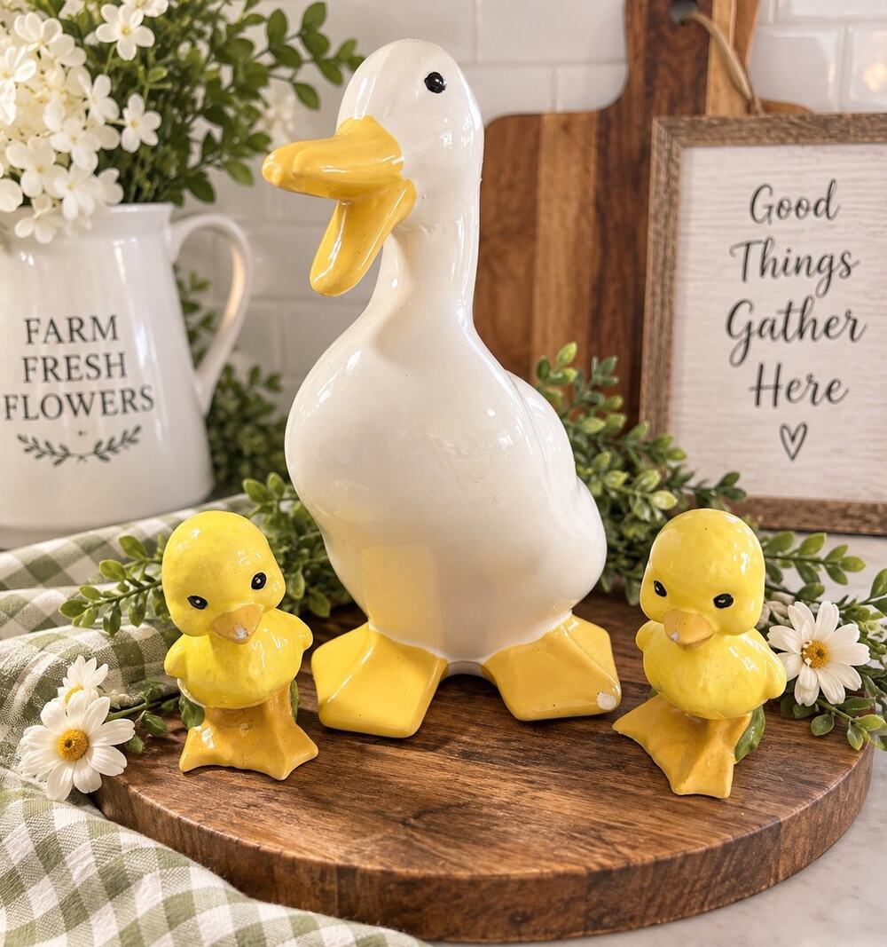 VTG Ceramic Mama Duck & 2 Ducklings Figurine Set Yellow White Cottage Farmhouse
